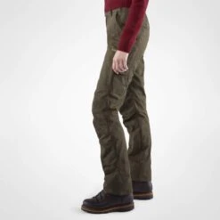 FJÄLLRÄVEN KARLA PRO WINTER TROUSERS W Damen - Trekkinghose Oliv-dunkelgrün 9 FJÄLLRÄVEN KARLA PRO WINTER TROUSERS W Damen - Trekkinghose Oliv-dunkelgrün -Outdoorbekleidung Für Damen 310037019 c karla pro winter trousers fjaellraeven 1
