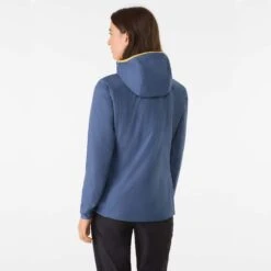 Arc'teryx ATOM HOODY W Damen - Isolationsjacke -Outdoorbekleidung Für Damen 5637956074 e atom hoody womens arc teryx 24